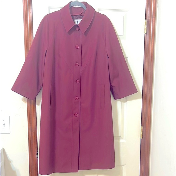 Misty Harbor Jackets & Blazers - Vintage Misty Harbor Elegant Burgundy Button-Up Trench Coat Excellent Condition